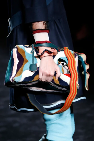 Look 4